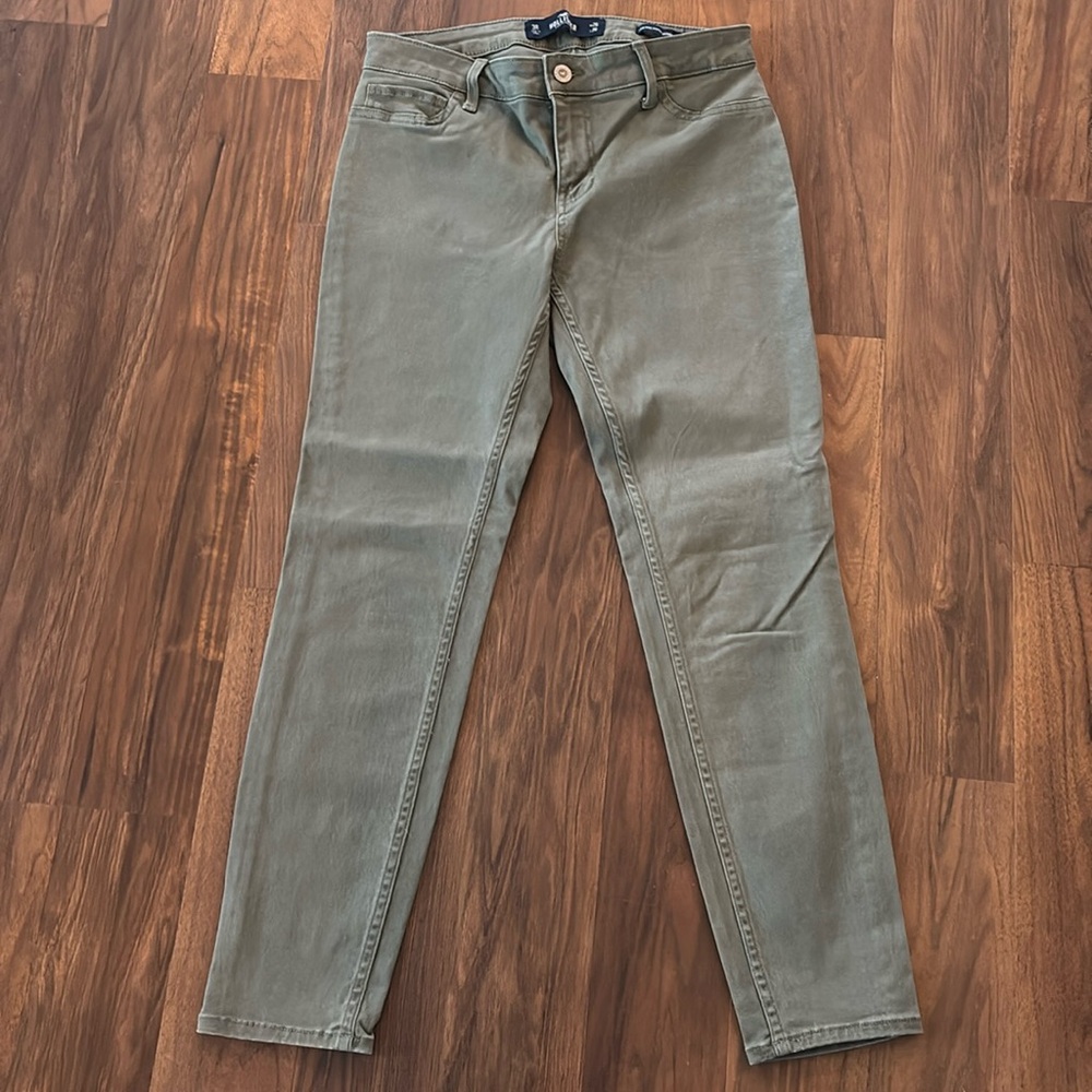 Hollister low rise super skinny crop pants size 3